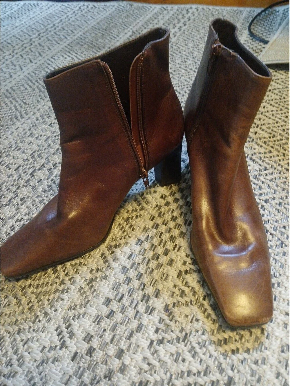 Antonio Melani Boots Women's Brown Leather Ankle Booties Side Zip Size 8 1/2